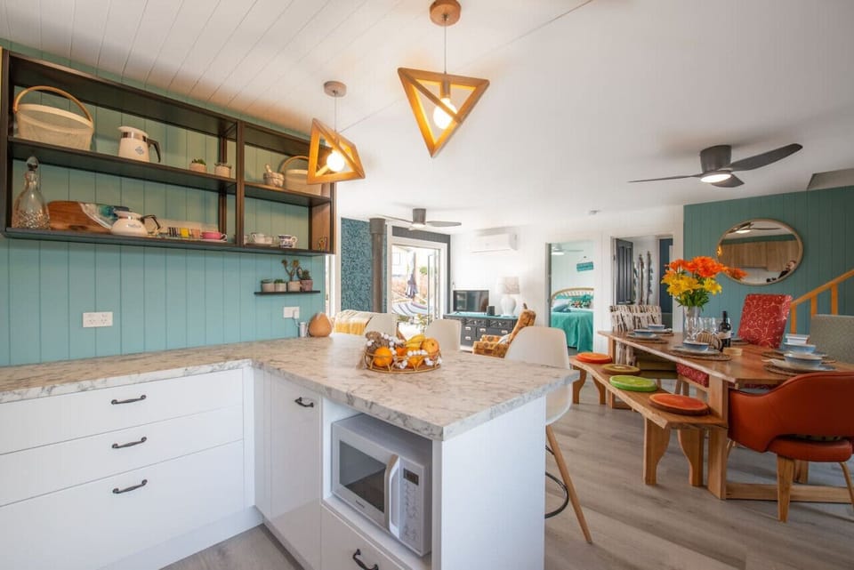 Kitchen/dining.