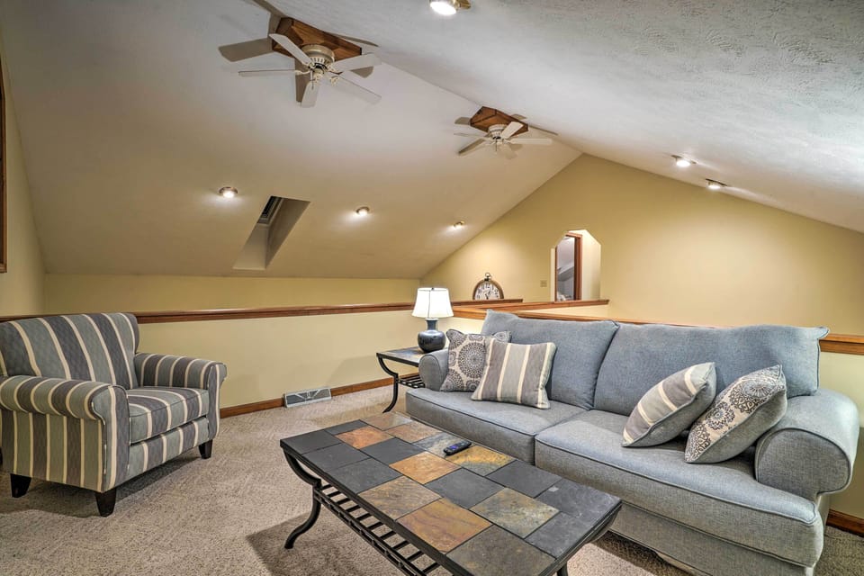 Loft | Queen Sleeper Sofa | Central A/C + Heating | Free WiFi