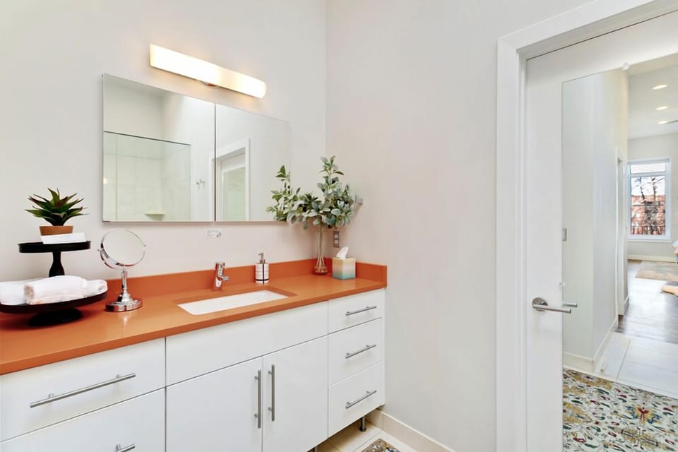The Penthouse Loft in the Heart of Old Town! House in Fort Collins