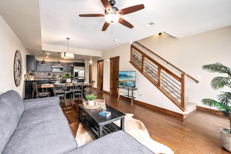 Townhome, Multiple Beds, Kitchen, Garden View (850 Baum St. (Unit C)) | Living area | 50-inch flat-screen TV with cable channels, TV
