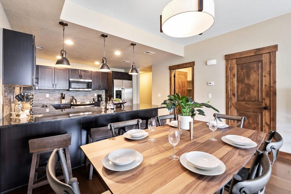 Townhome, Multiple Beds, Kitchen, Garden View (850 Baum St. (Unit C)) | Dining