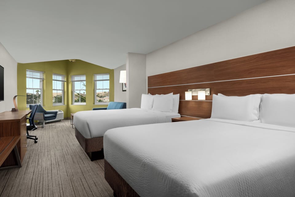 Suite, Multiple Beds (High Floor) | Hypo-allergenic bedding available, in-room safe, desk, laptop workspace