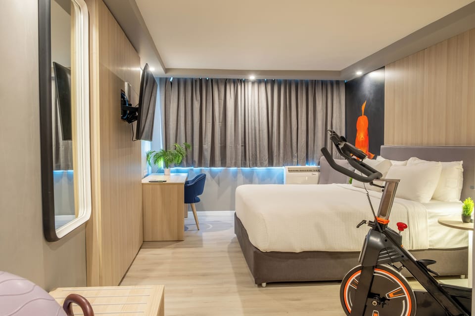 Room, 1 King Bed (Fitness) | Premium bedding, in-room safe, desk, laptop workspace