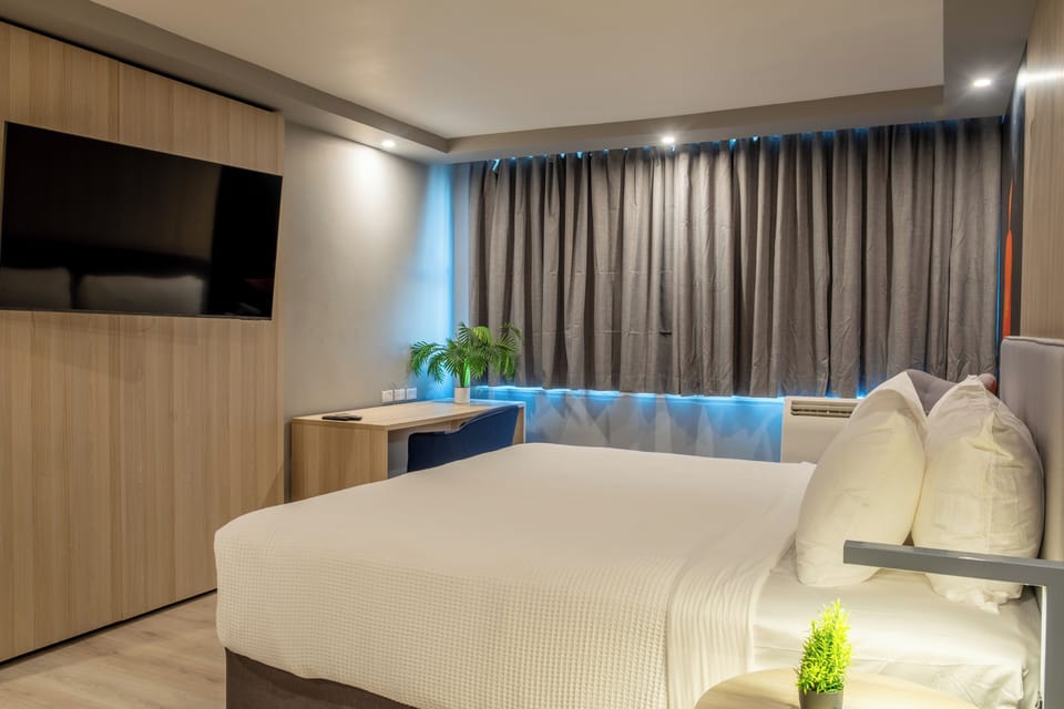 Room, 1 King Bed (Fitness) | Premium bedding, in-room safe, desk, laptop workspace