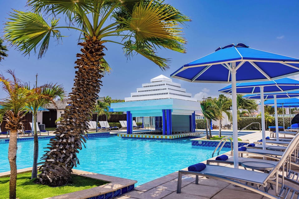 Outdoor pool, sun loungers