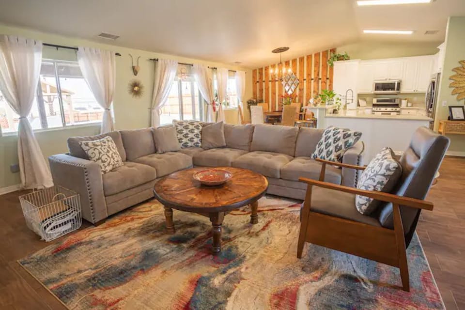 Extremely Comfortable Sectional - Perfect for a late afternoon nap