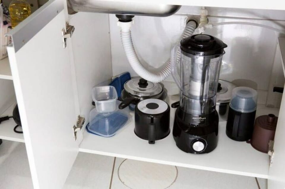 Apartment | Private kitchen | Microwave, blender, cookware/dishes/utensils