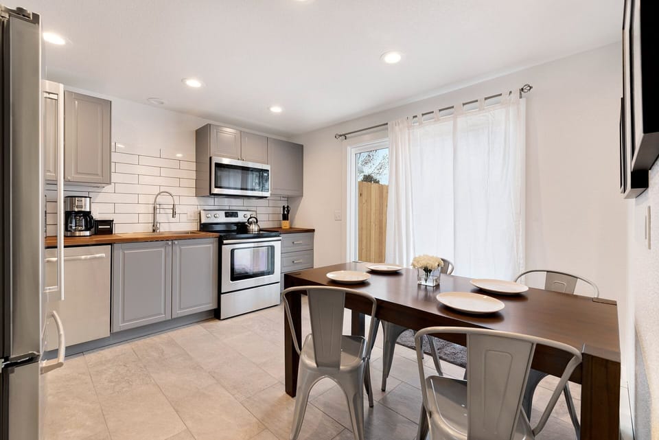 Townhome, Multiple Beds, Patio, Garden View (1751 E 16th St. Loveland) | Private kitchen | Fridge, microwave, oven, stovetop