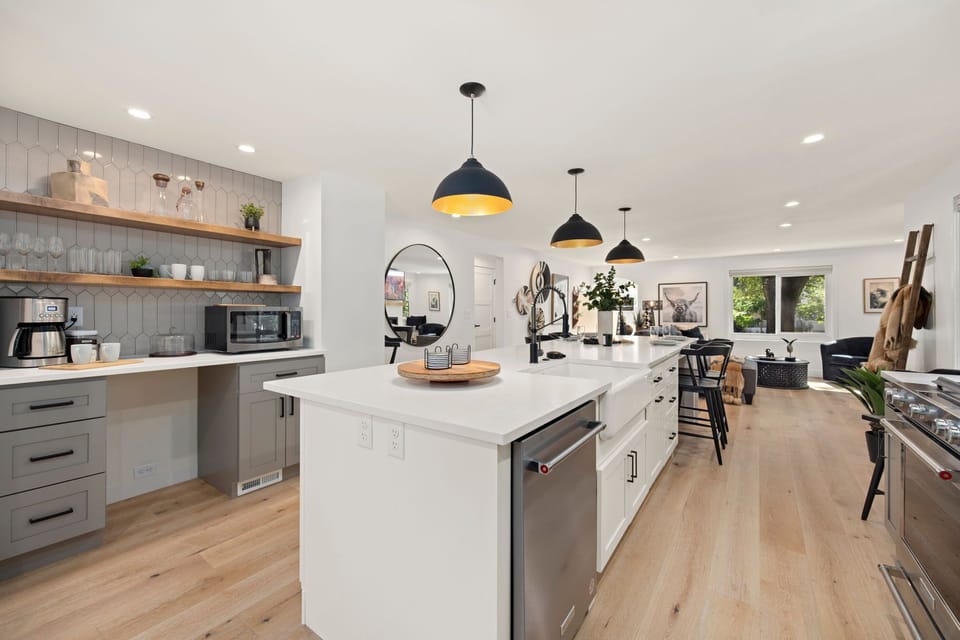 House, Multiple Beds, Patio, Garden View (312 Locust St.) | Private kitchen | Fridge, microwave, oven, stovetop