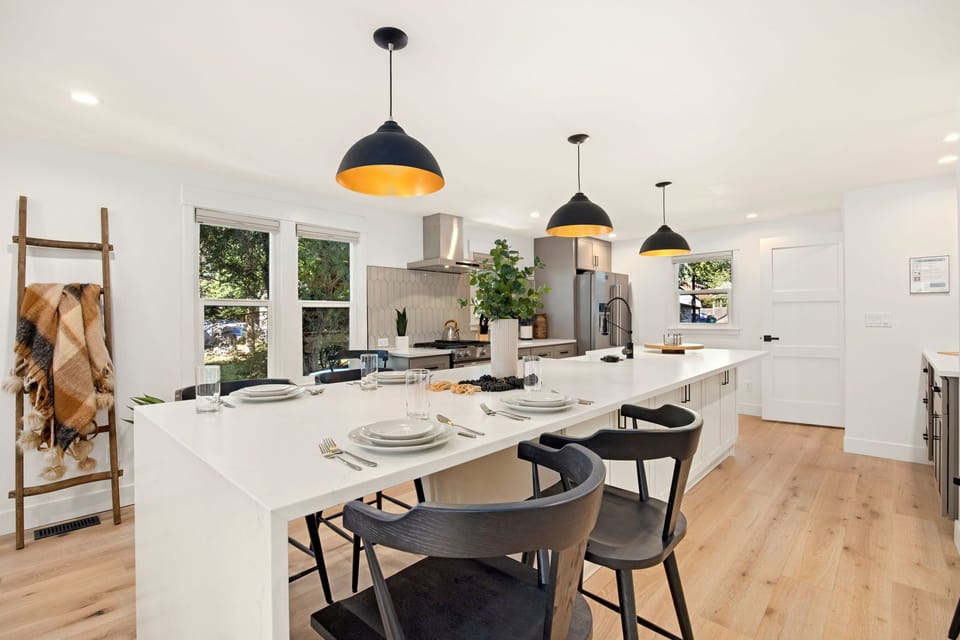 House, Multiple Beds, Patio, Garden View (312 Locust St.) | Private kitchen | Fridge, microwave, oven, stovetop