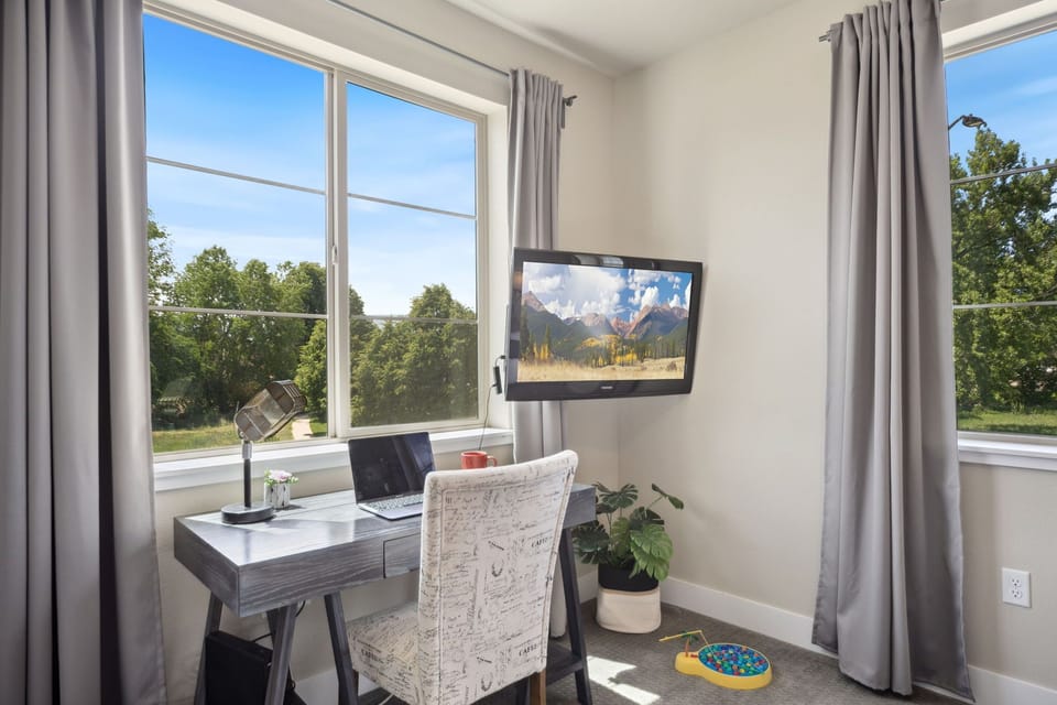 House, Multiple Beds, Patio, Garden View (750 Jerome St. (Unit 1)*) | Interior