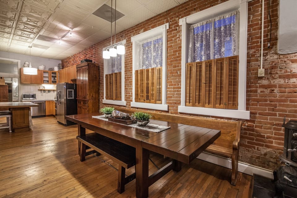 House, Multiple Beds, Kitchen, Garden View (262 Old FireHouse Alley) | Private kitchen | Fridge, microwave, oven, stovetop
