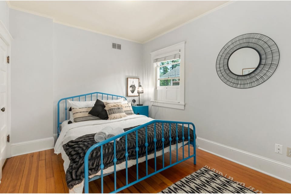 Downtown Abode W/ Hot Tub – Walk to Csu & Old Town House in Fort Collins
