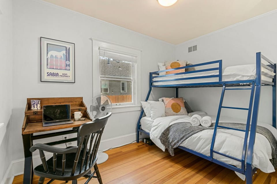 Downtown Abode W/ Hot Tub – Walk to Csu & Old Town House in Fort Collins
