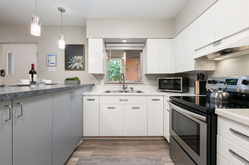 Condo, Multiple Beds, Patio, Garden View (220 Peterson St Unit 6) | Private kitchen | Fridge, microwave, oven, stovetop