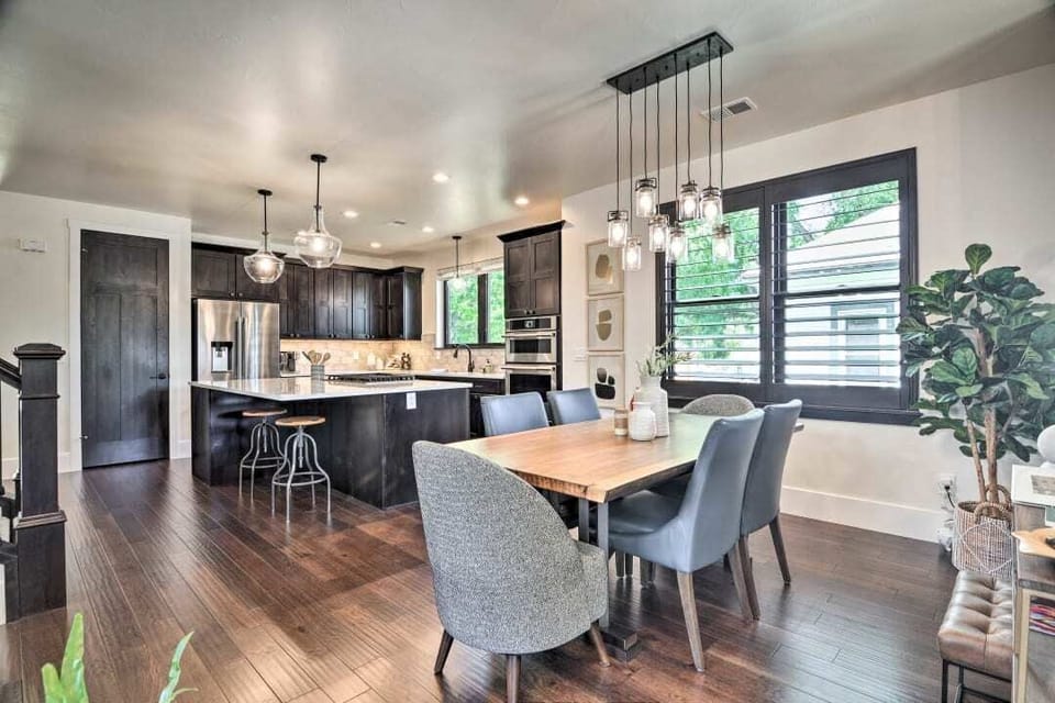 House, Multiple Beds, Patio, Garden View (327 N. Loomis Ave*) | Dining