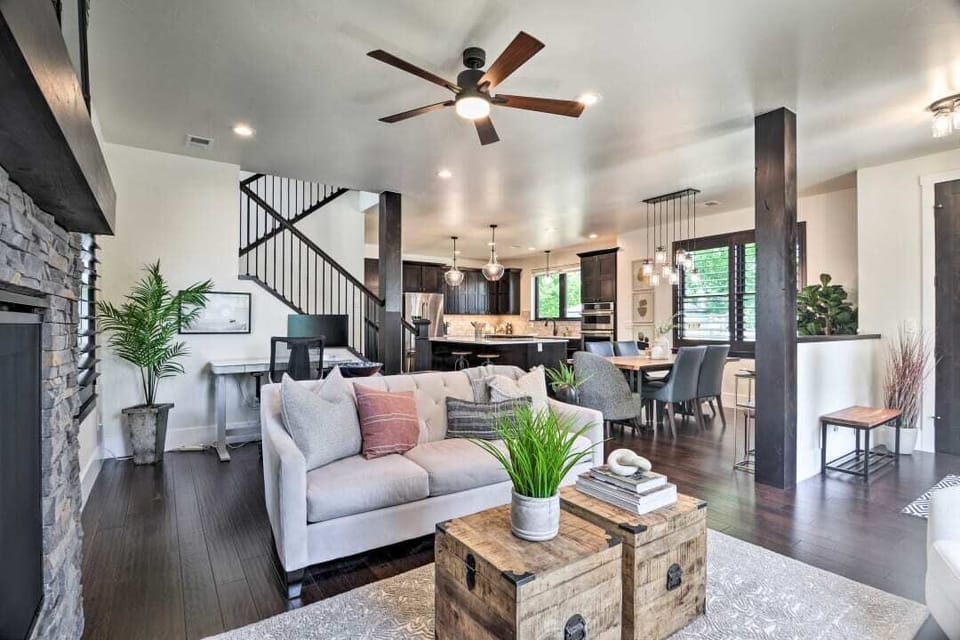 House, Multiple Beds, Patio, Garden View (327 N. Loomis Ave*) | Living area | 40-inch TV with digital channels, fireplace