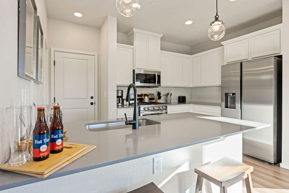 House, Multiple Beds, Patio, Garden View (2908 Barnstormer St Unit #1) | Private kitchen | Fridge, microwave, oven, stovetop