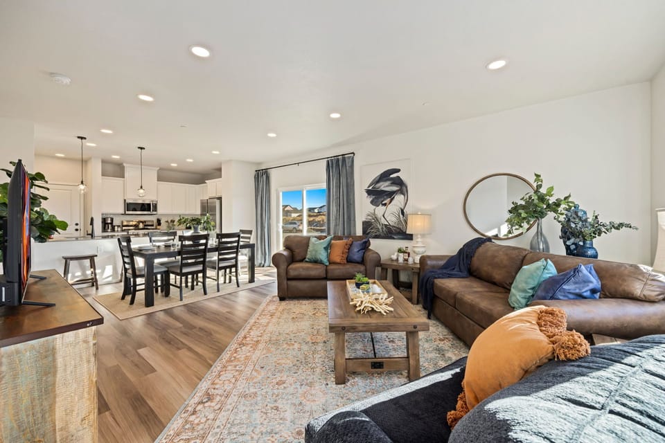 House, Multiple Beds, Patio, Garden View (2908 Barnstormer St Unit #1) | Living area | 40-inch TV with digital channels
