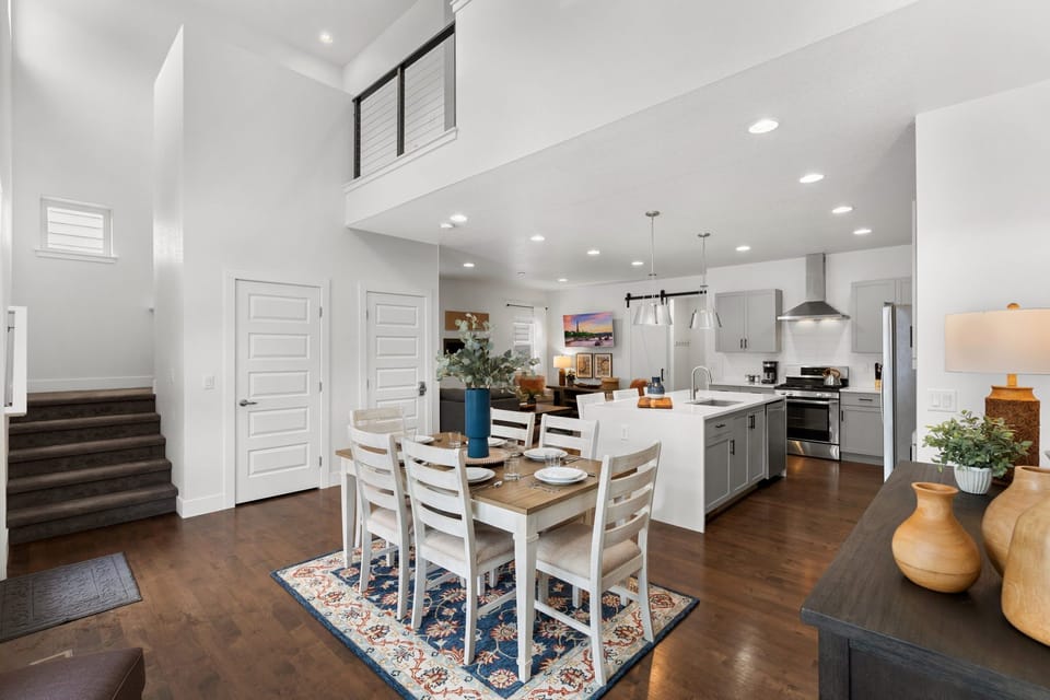 House, Multiple Beds, Patio, Garden View (350 Pascal St.) | Private kitchen | Fridge, microwave, oven, stovetop