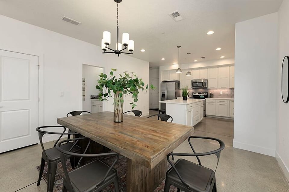 Townhome, Multiple Beds, Patio, Garden View (226 Osiander St. Unit D) | Dining