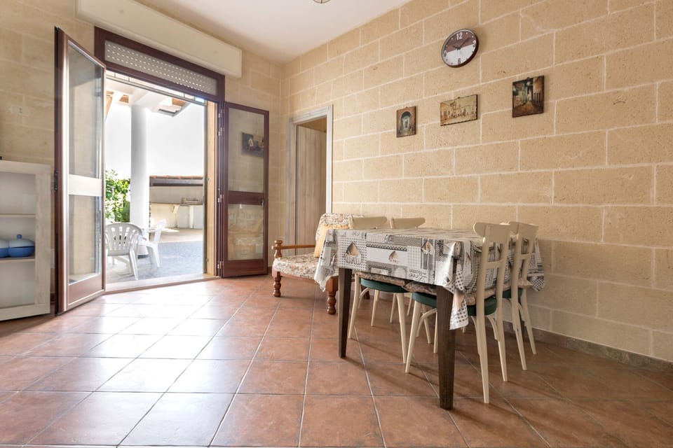 Apartment | Dining room