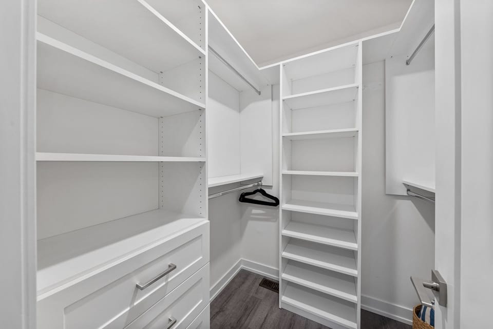 Walk-in Closet Primary