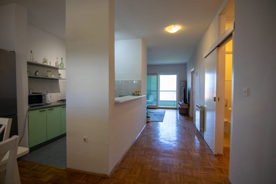 Family Apartment, 2 Bedrooms, Balcony, Courtyard View | Private kitchen | Electric kettle