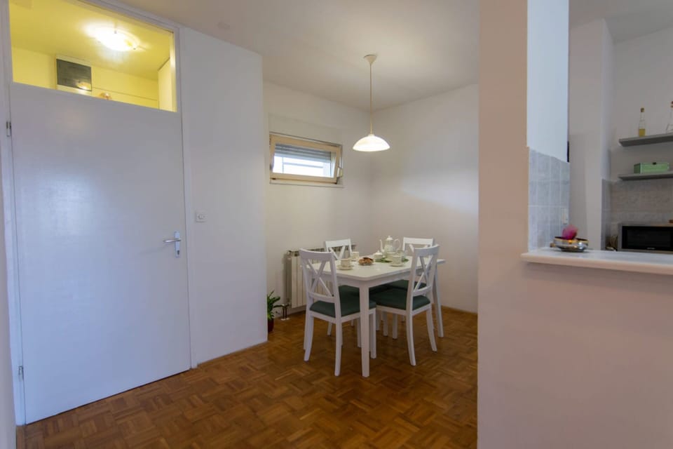 Family Apartment, 2 Bedrooms, Balcony, Courtyard View | In-room dining