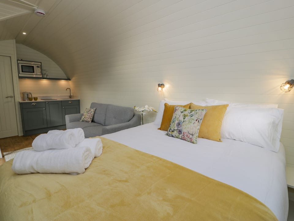 1 bedroom, individually decorated, individually furnished, free WiFi