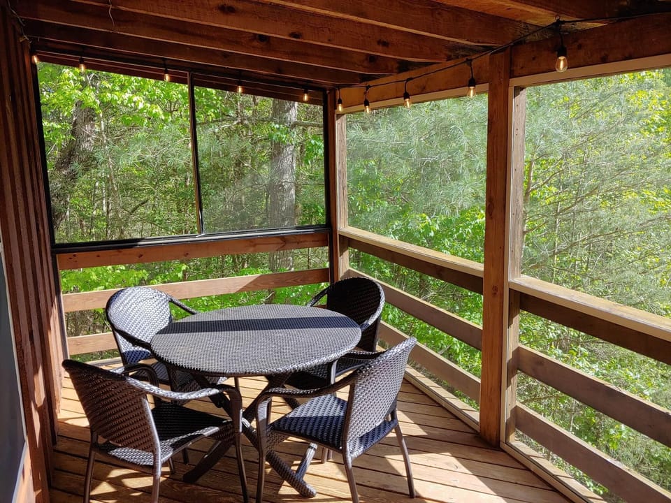 screened in porch Peaceful Haven