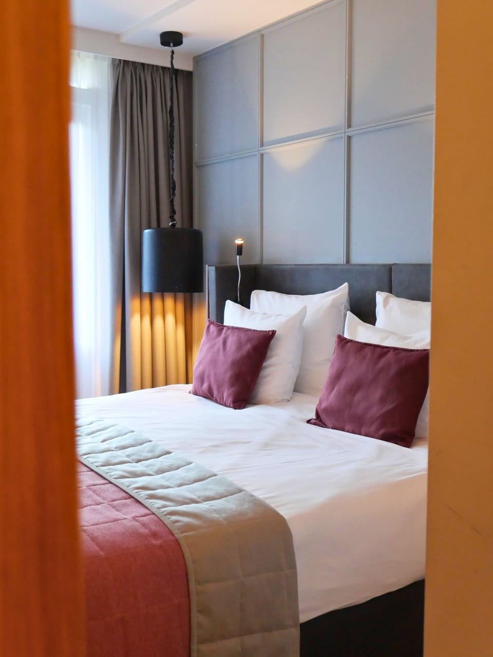 Double Room ( landgoedkamer - estate room) | Desk, blackout drapes, iron/ironing board, free WiFi