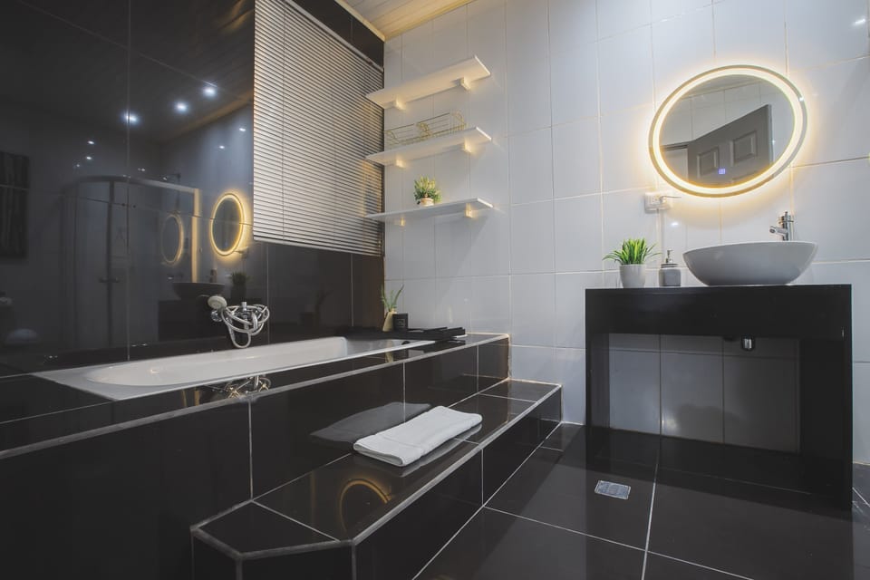 Private bathroom inside bedroom 1 