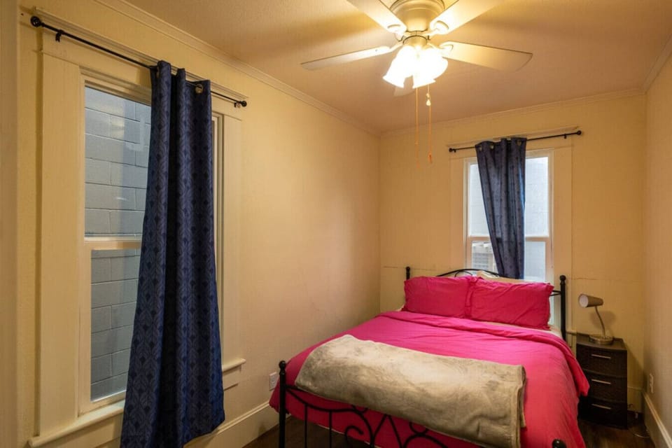 Queen Bed - private bedroom