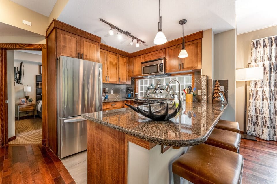 Kitchen Breakfast Bar.