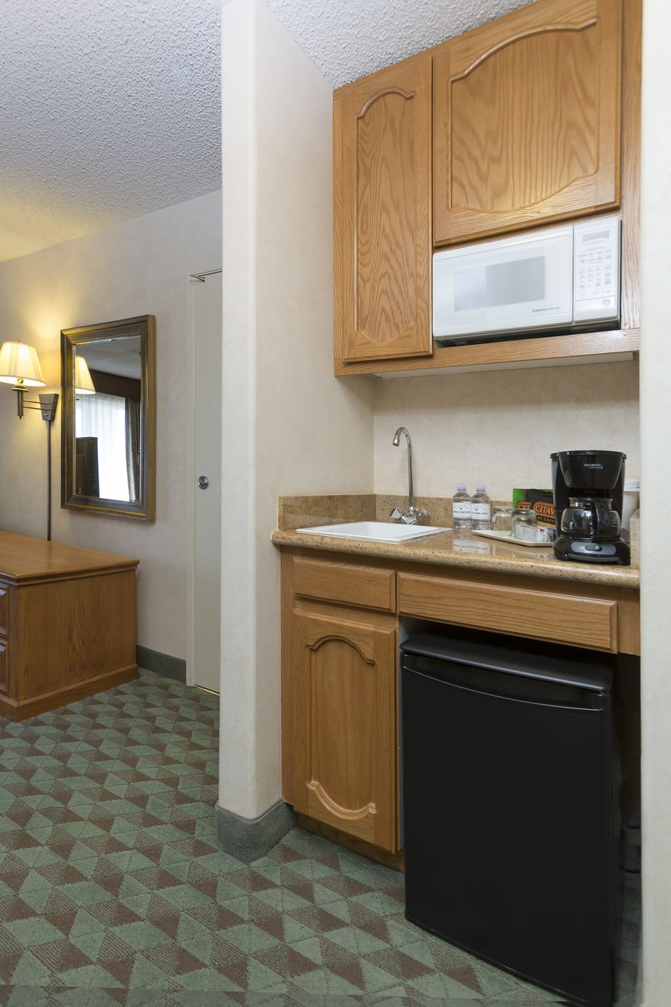 In-room safe, laptop workspace, blackout drapes, iron/ironing board