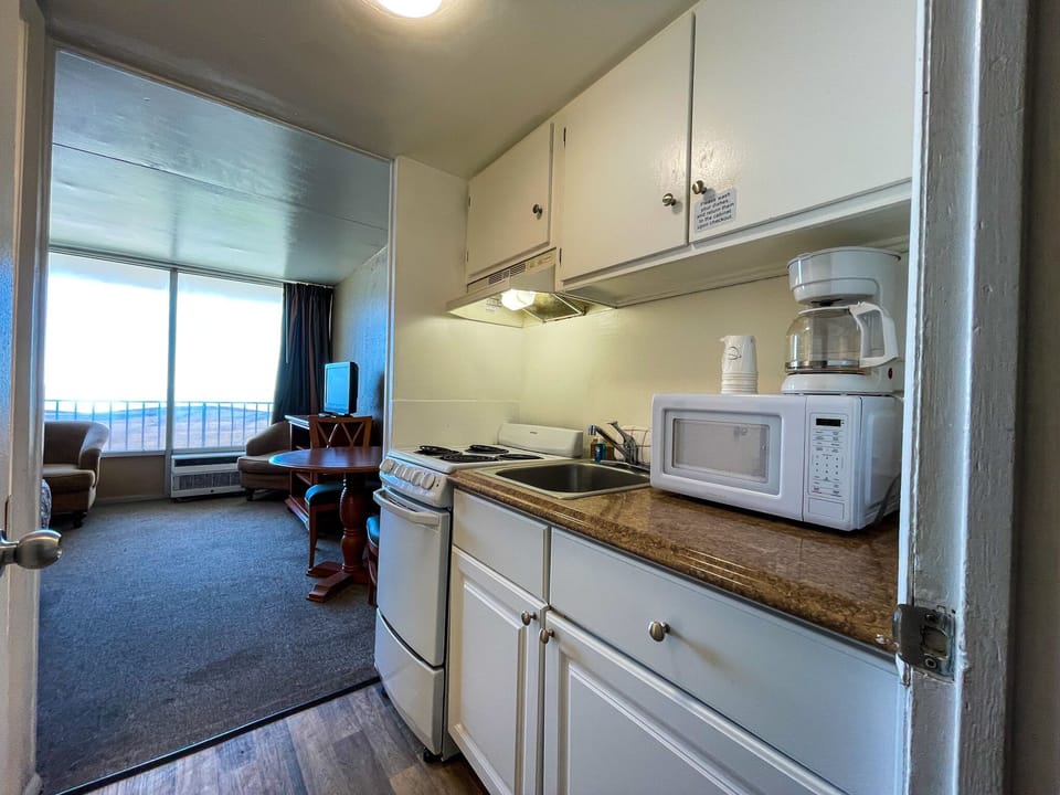 Room, 2 Bedrooms, Non Smoking, Oceanfront | Private kitchen | Fridge, coffee/tea maker