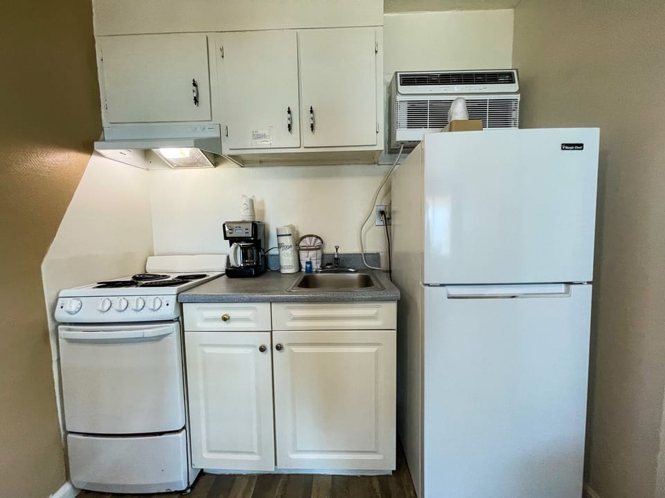 Room, 2 Bedrooms, Non Smoking, Ocean View | Private kitchen | Fridge, coffee/tea maker