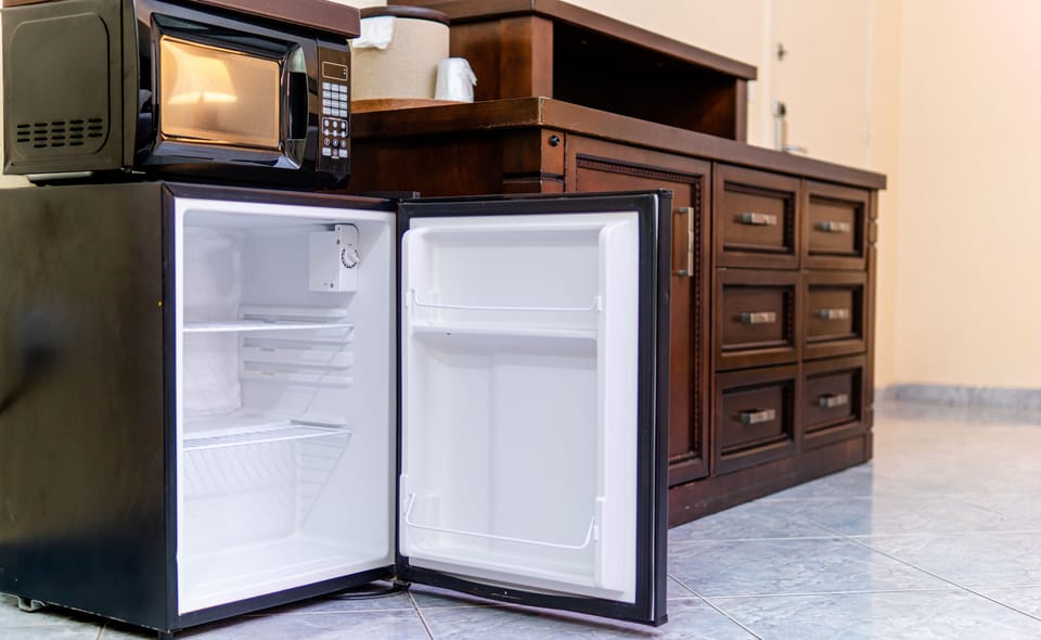 Deluxe Room, 2 Queen Beds | Minibar