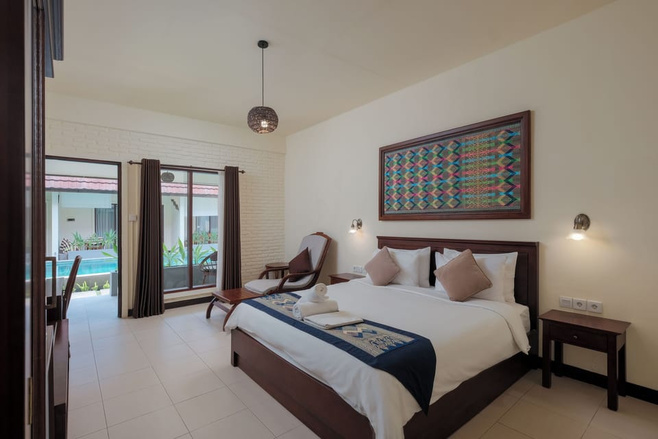 Deluxe Room, 1 King Bed | Premium bedding, pillowtop beds, minibar, in-room safe