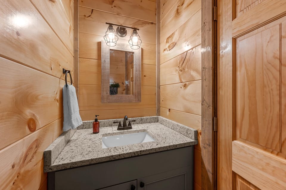 Bathroom/Sink by the kitchen