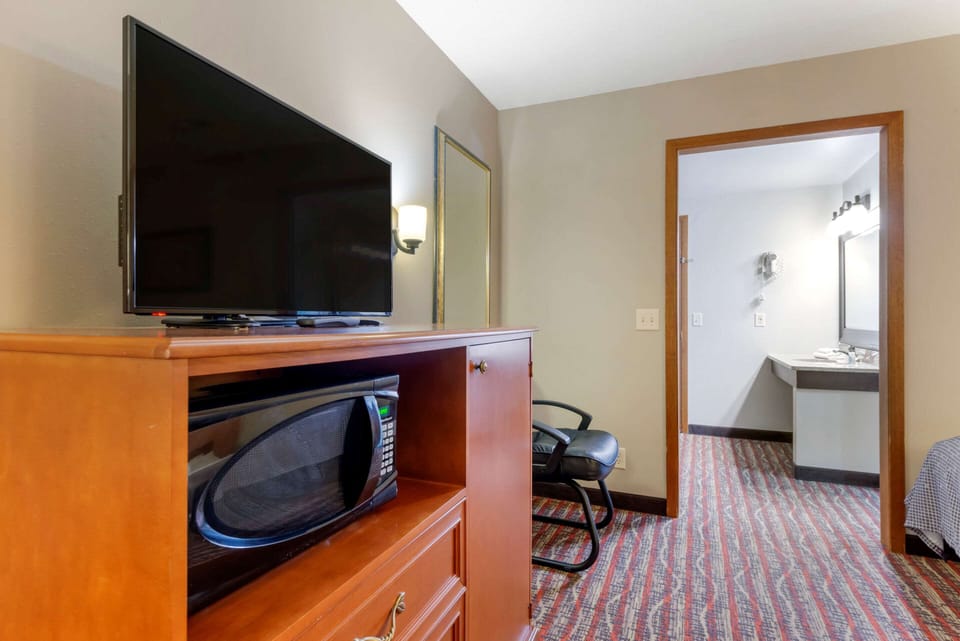 Room, 2 Double Beds, Non Smoking, Balcony | Laptop workspace, blackout drapes, free WiFi, bed sheets