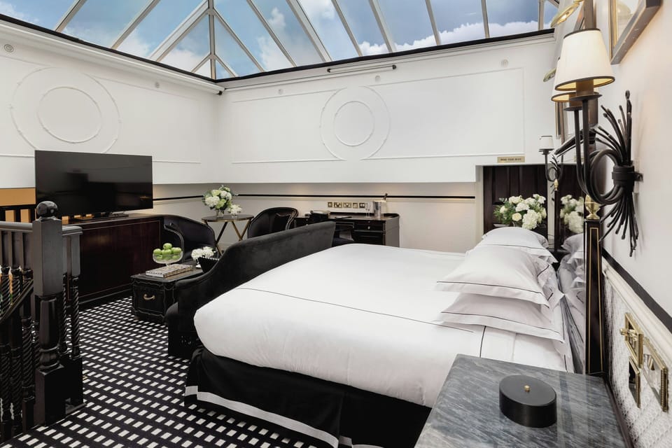 Suite (6) Conservatory) | Premium bedding, minibar, in-room safe, individually decorated