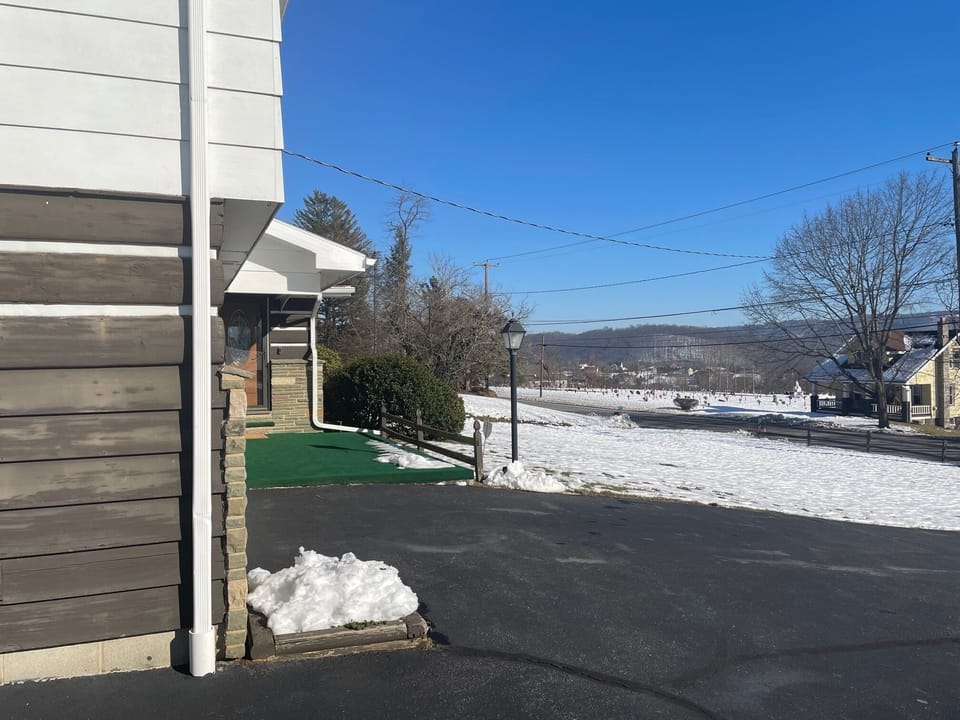 Side view of home at entrance