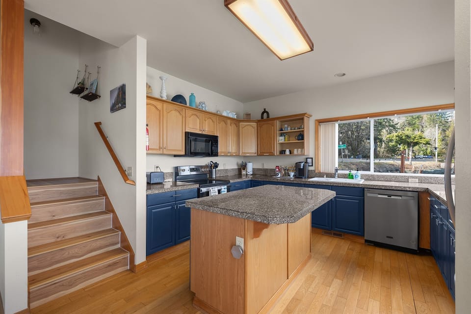 The fully stocked kitchen has everything you need—from an Instant Pot, blender, and toaster to cookware, grill essentials, oven, tea pot, and coffee maker. Whether it’s a quick breakfast or a gourmet dinner, you’ll find everything at your fingertips.