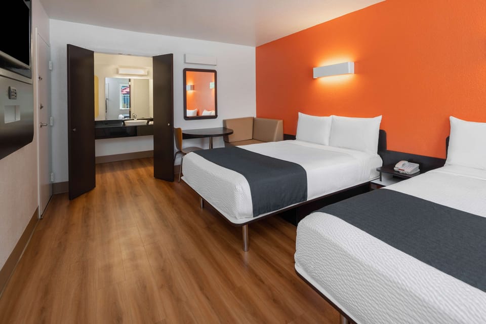 WiFi (free), bed sheets