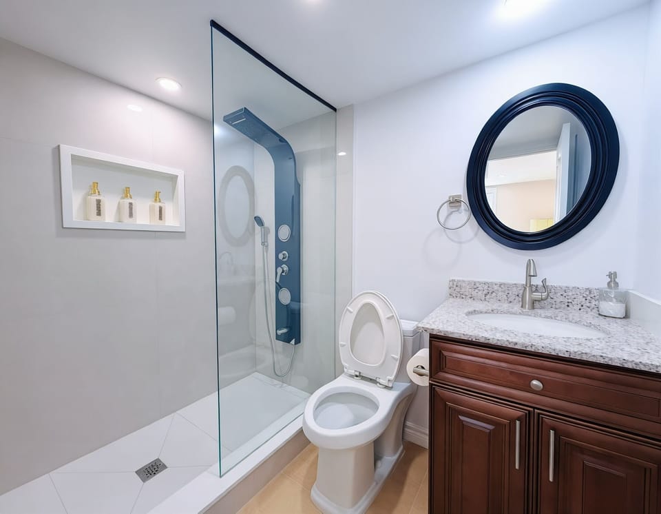 Deluxe Double Room, Private Bathroom, Garden View | Bathroom | Shower, hair dryer, towels, soap