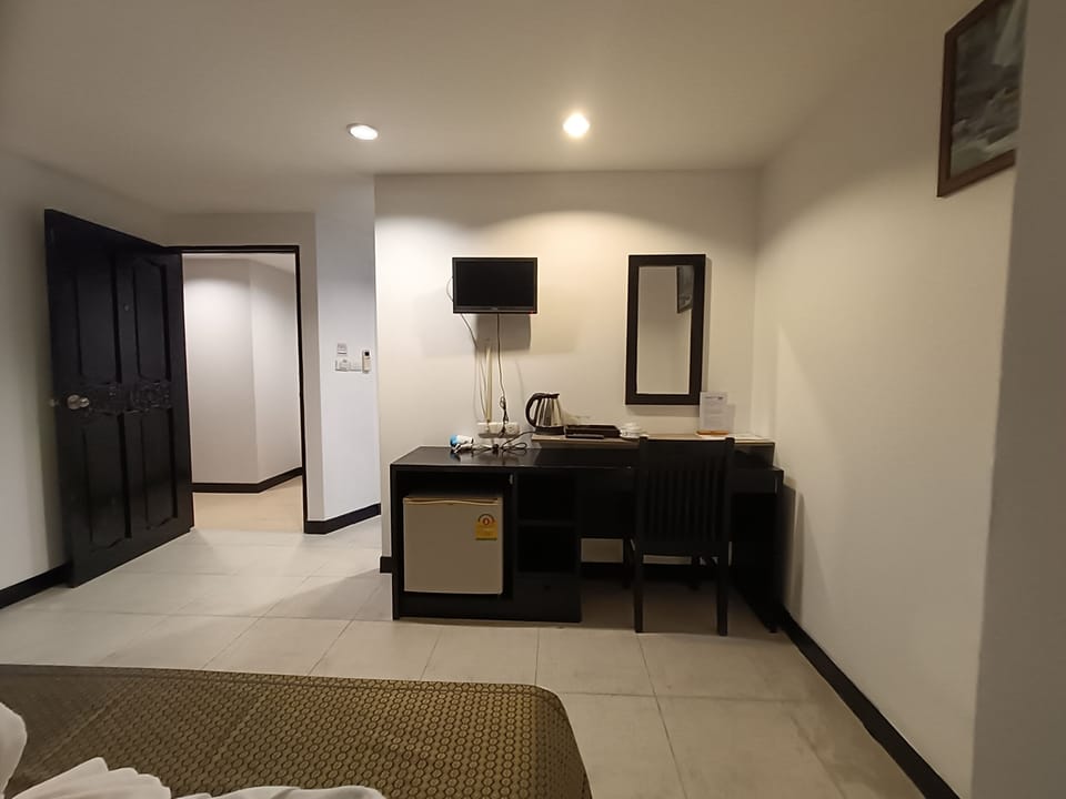 Standard Double Room | Television