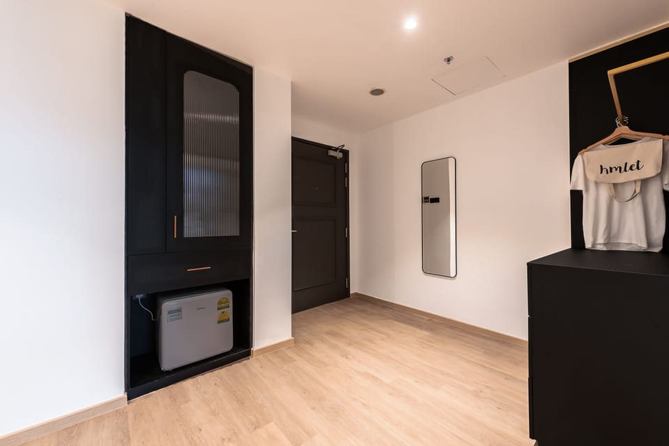 Suite, 2 Bedrooms | Minibar, desk, WiFi (free), individually furnished