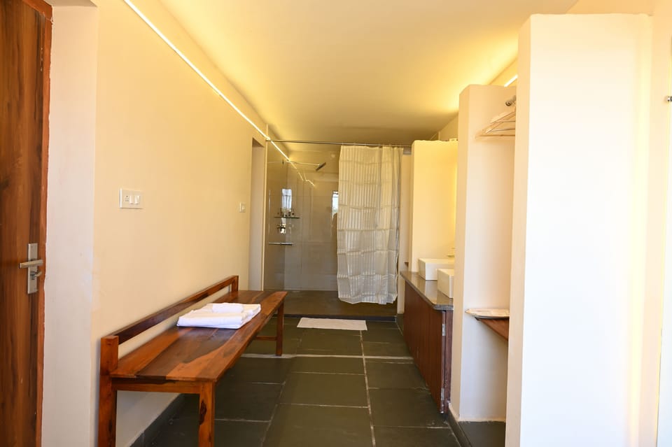 Cottage Room | Bathroom | Shower, rainfall showerhead, hair dryer, slippers